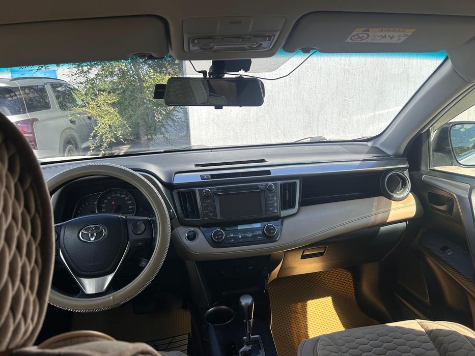 Продам Toyota Rav4 2013