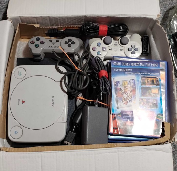 două console funcționale, PS ONE și PS 2 PlayStation