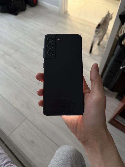 Продам Samsung S21 FE