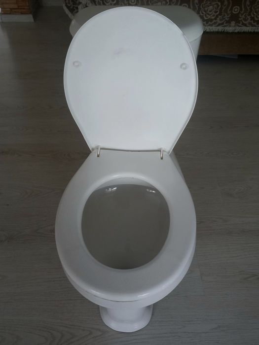 Продам Унитаз почти новый