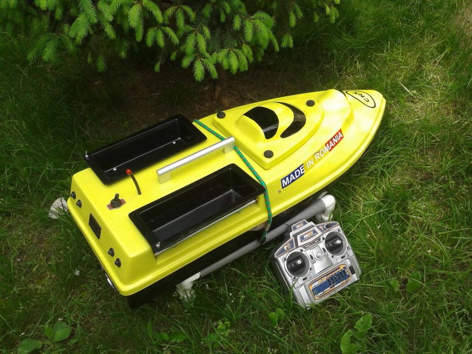 Navomodel pescuit Carp Range 4 RC – 2 cuve – Impecabil!