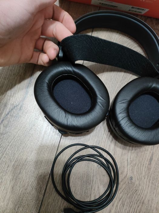 Vand 2 perechi de casti steelseries