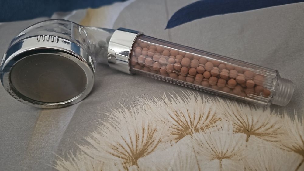 Cap de dus filtrează apa