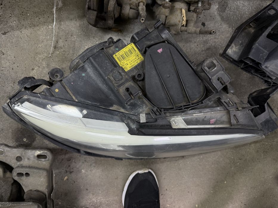 Оригинални ксенонови фарове е92/е93 фейслифт ЛЯВ волан