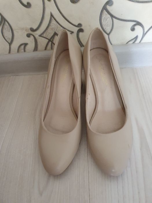 Женская обувь туфли.