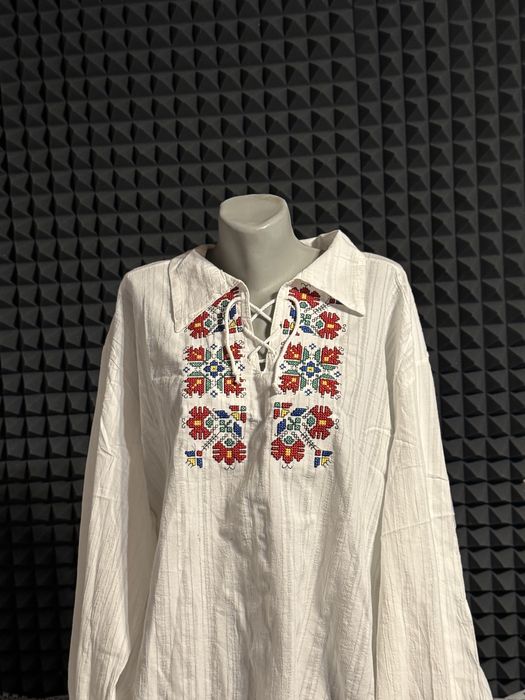 Традиционна мъжка риза с машинна бродерия - изработка по поръчка.