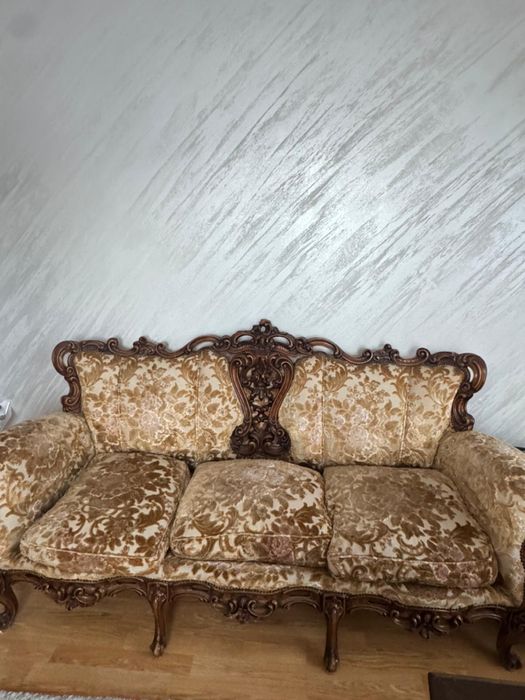 Canapea stil baroc
