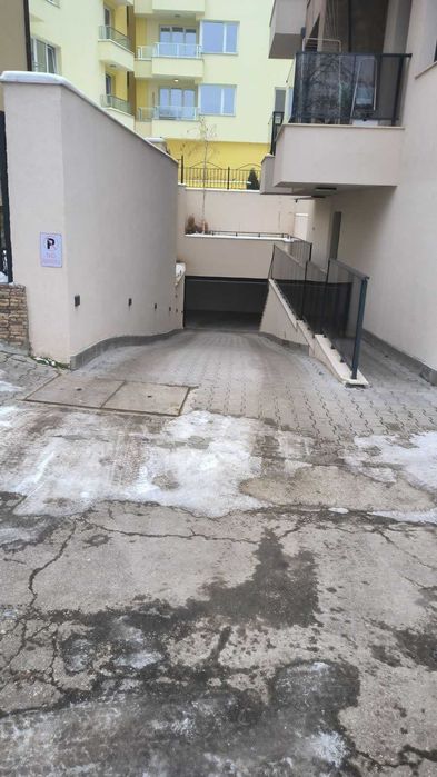 Дава се под наем Гараж / Паркомясто в София, Редута - 15 кв.м за 153 € - Снимка #1