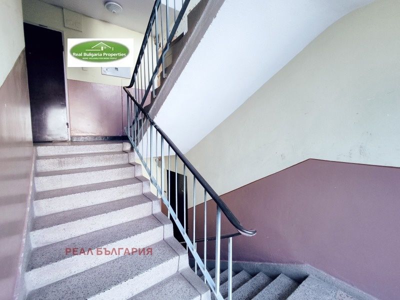 Продава се Двустаен апартамент в Русе, Център - 62 кв.м за 982 €/кв.м - Снимка #12