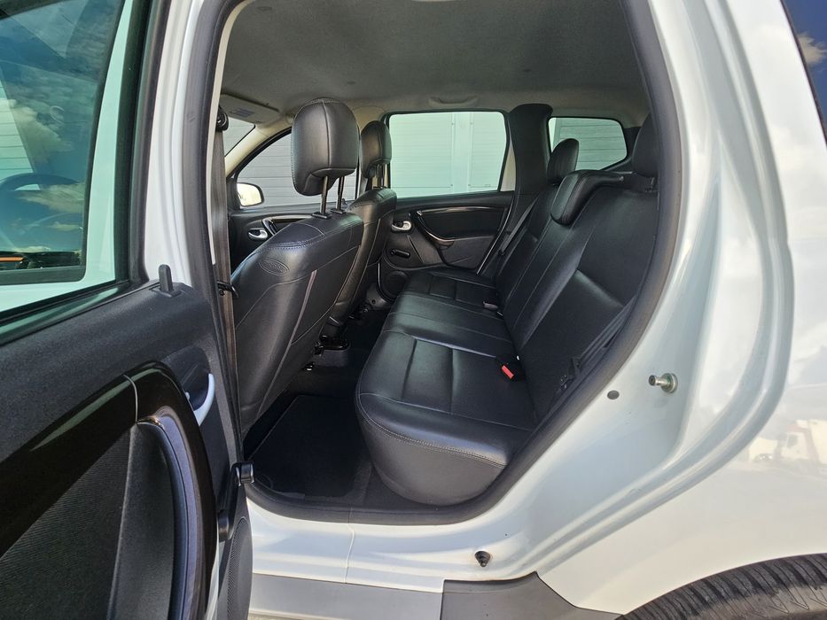 Dacia Duster Prestige 1.6 Benzina 105CP, 4x4 cu blocant AC, Piele  Senzori  Jante  Cârlig  Posibil Rate