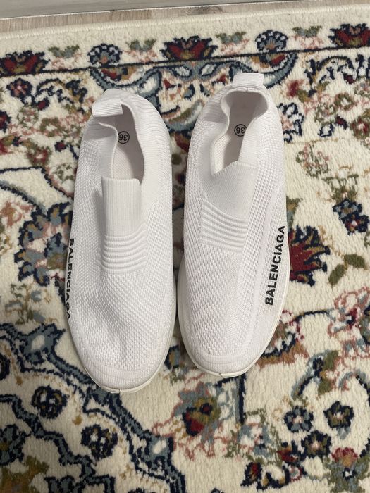 Обувь крассовки белые сеточные новые