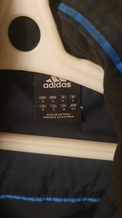 Продам пуховик adidas.