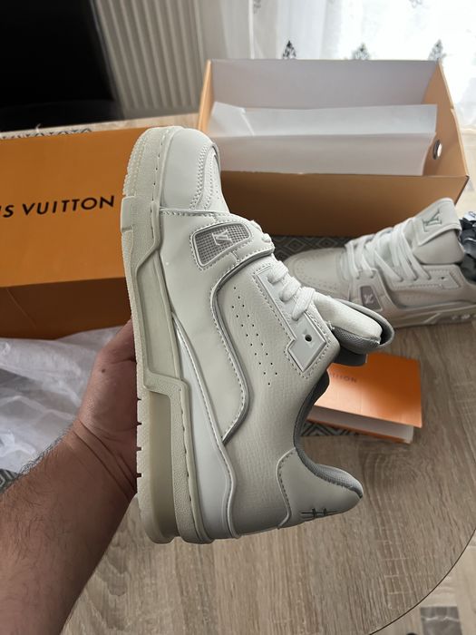 Adidasi Louis Vuitton