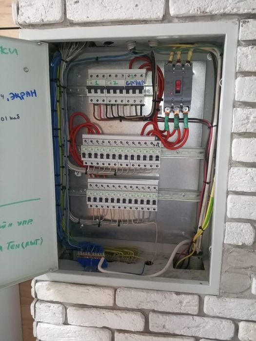 Услуги электрика приеду быстро