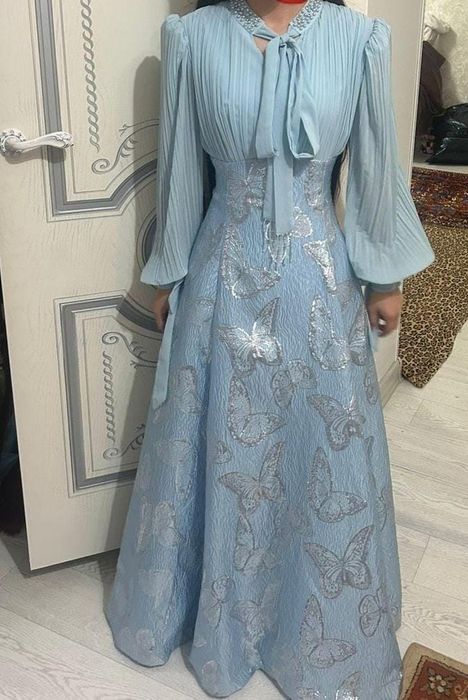 голубое платье размер М новый