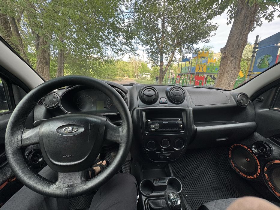 Автомобиль лада гранта