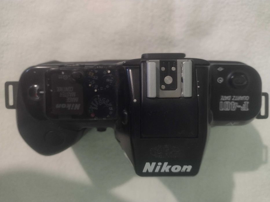 Nikon F-401 (N4004) – 35 mm огледално-рефлексен (SLR) фотоапарат с автофокус