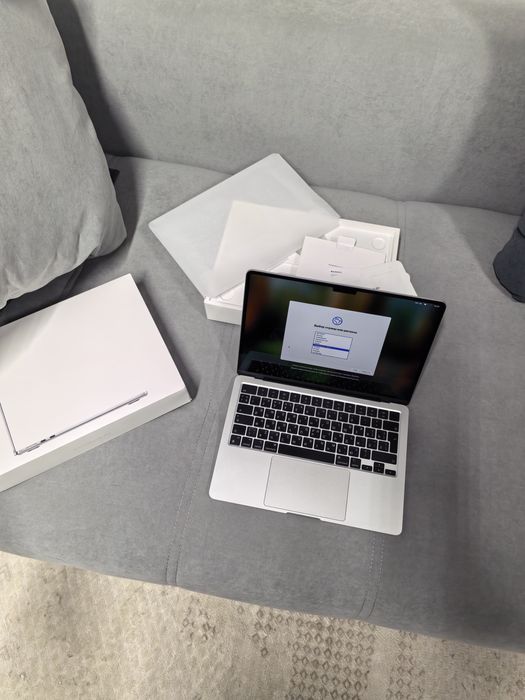 MacBook Air M2 13.6