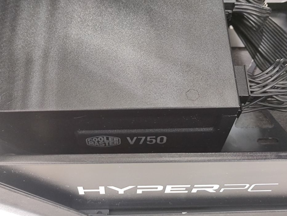 Компьютерный корпус, СЖО, блок питания.