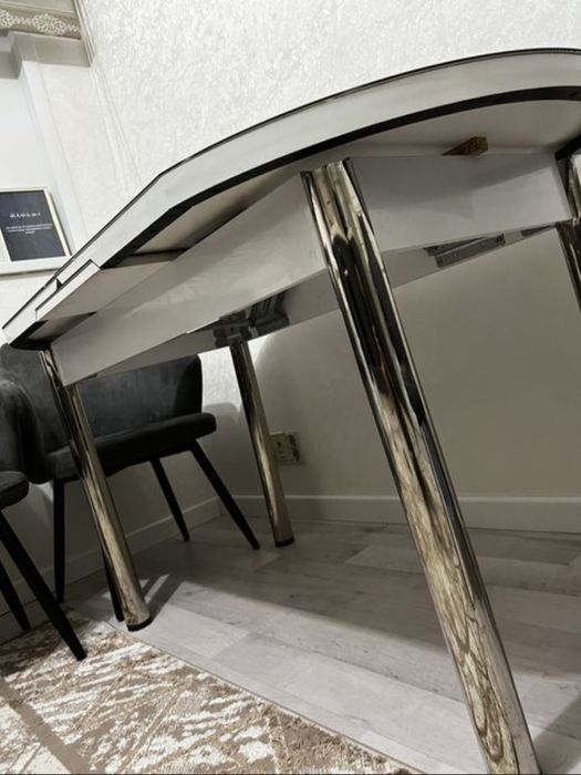 Стол обеденный продам