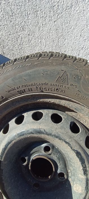 Vând set roți/anvelope/ pirelli de iarna uzate foarte puțin 165/70/13