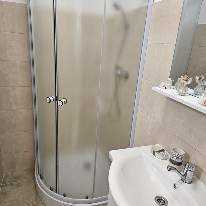 Proprietar inchiriez garsoniera 300 euro  sau 400 euro cu utilitati