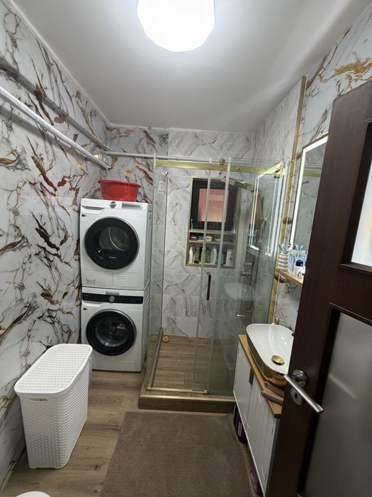 Vand apartament cu curte bragadiru