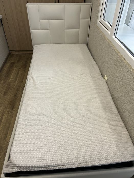 Продаю односпальную кровать