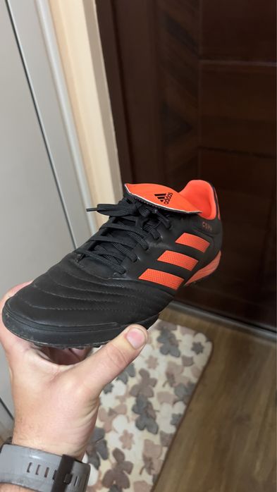 Adidas обувки за зала