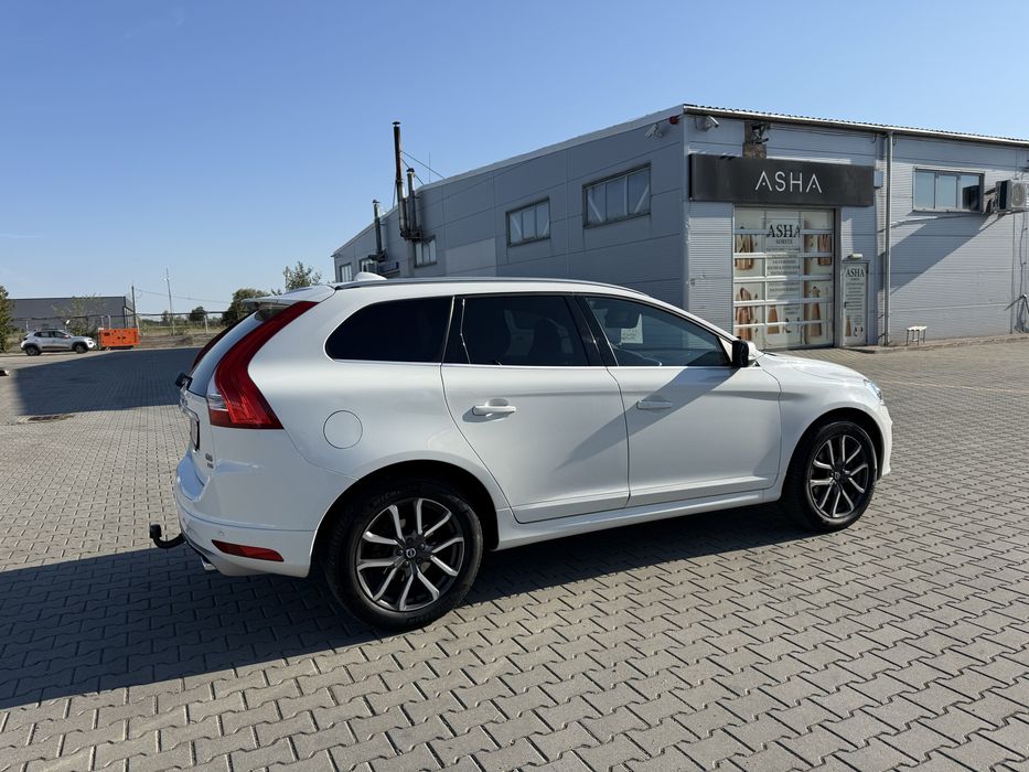Volvo XC 60 R-design 4x4 automat 215cp Distronic Blis