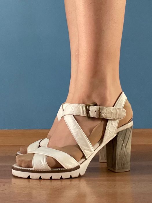 бели токчета сандали 37