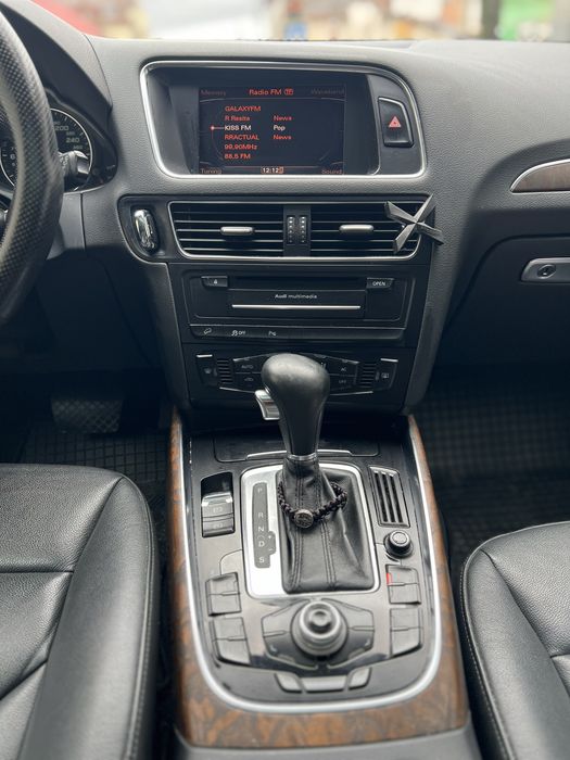 Audi Q5 S-line arata impecabil