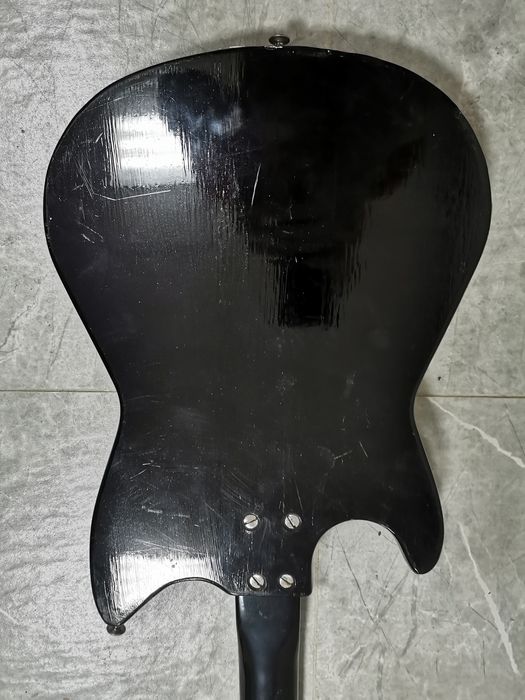 Продам электро гитару