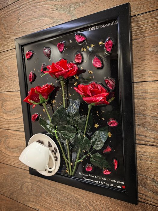 Картини от рози, заляти с епоксидна смола
