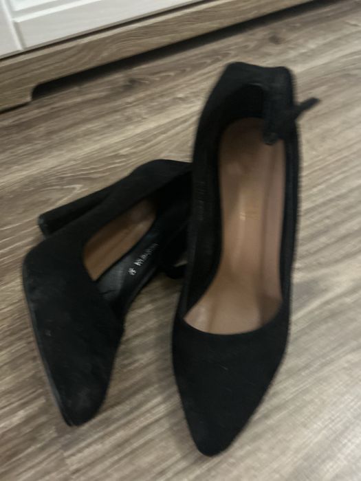 Срочно продам черные туфли