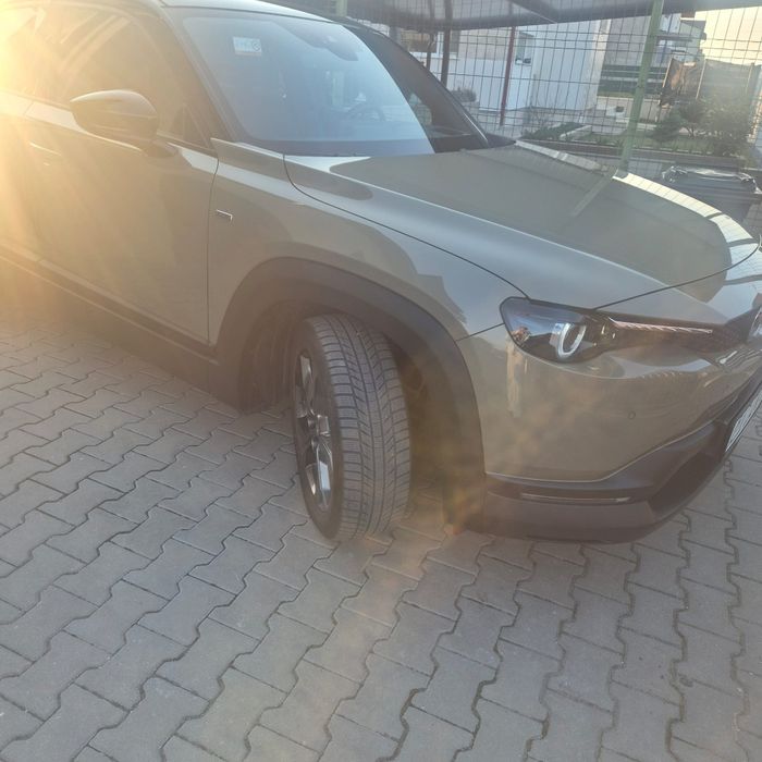 Vând Mazda MX-30