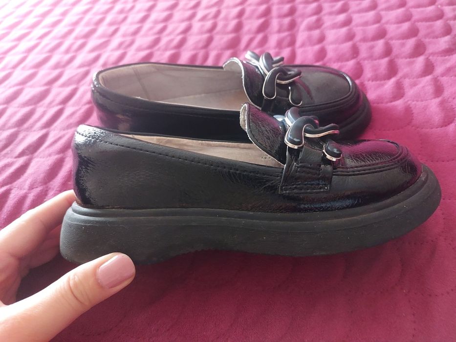 продам туфли школьные для девочки