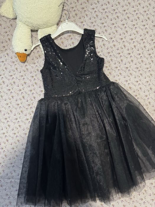 Продам платья для девочки на  3-4 года