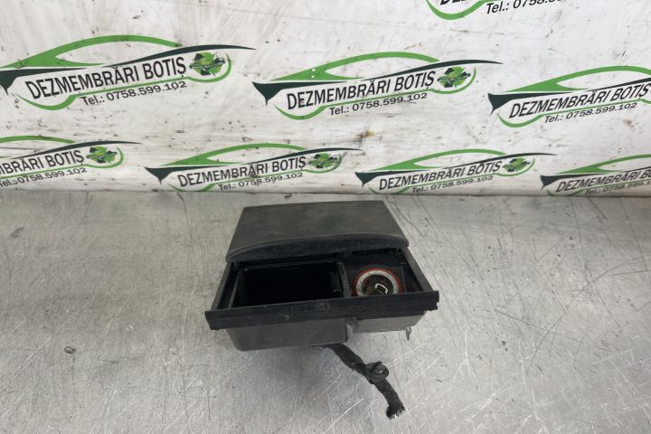 Scrumiera fata 1J0857961G / 1J0 857 961 G Volkswagen VW Golf a 4-a ge