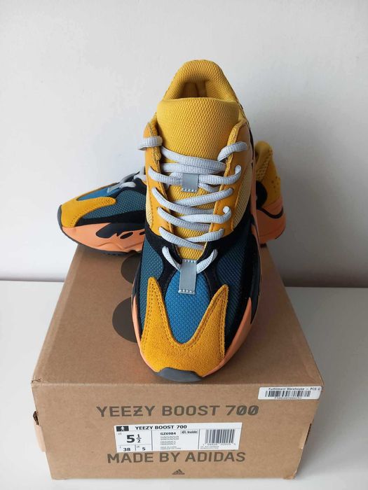 маратонки Adidas Yeezy Boost 700