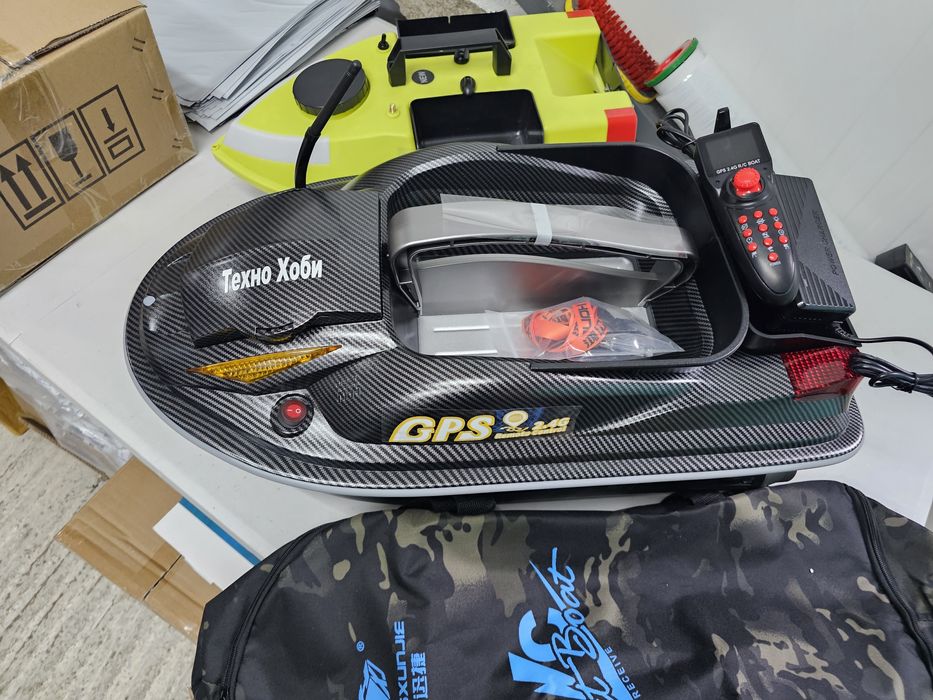 ЛОДКА ЗА ЗАХРАНКА HJ817 GPS, Li-Ion батерия, гласово дистанцонно