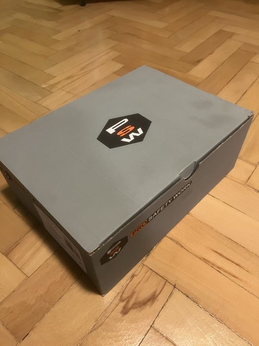 Чисто нови работни обувки PSW