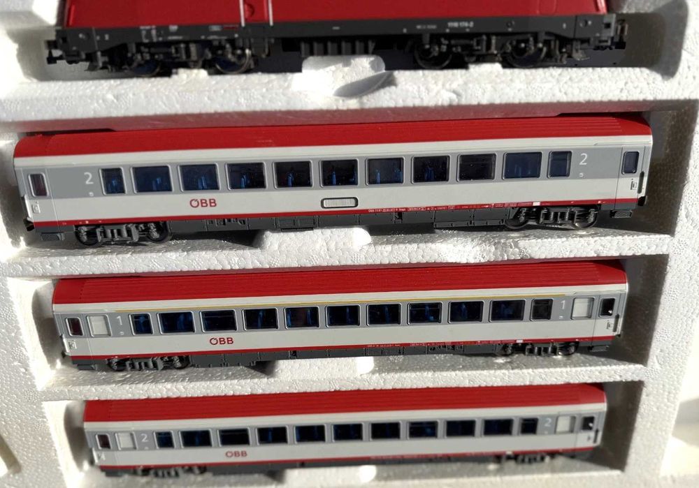 Set locomotiva si vagoane Piko scara ho