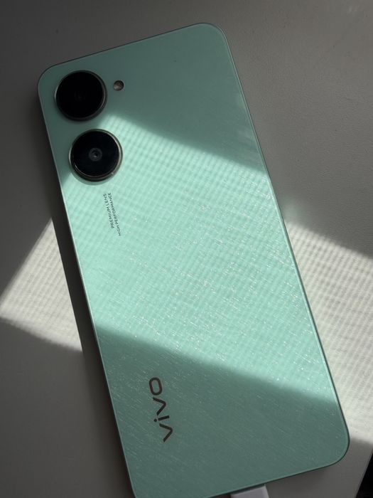 Продам смартфон Vivo Y03