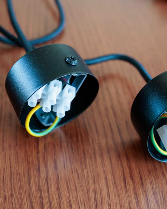 Четири висящи лампи