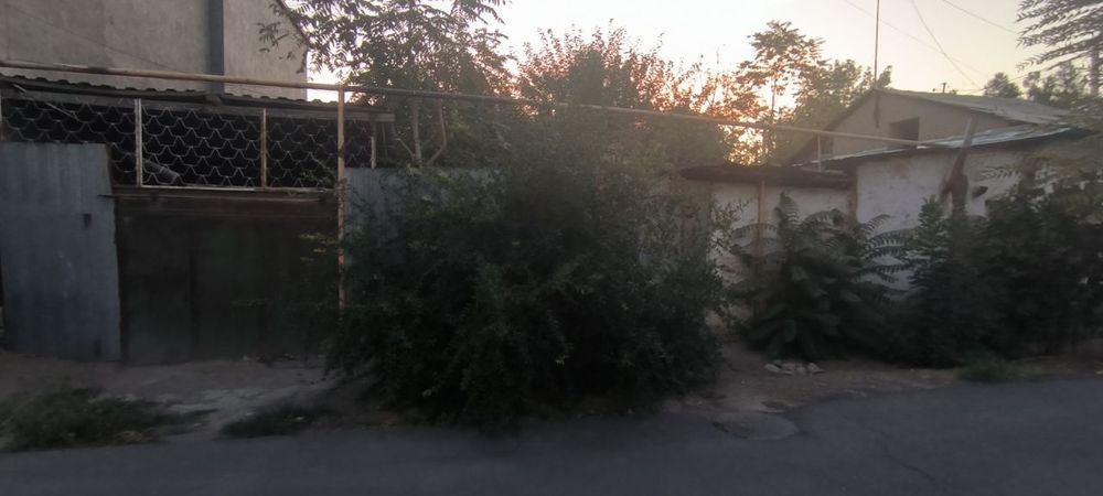 Продается угловой участок и дом 3 сотки Миробадский район