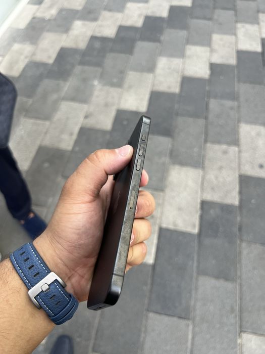 Iphone 15 pro max qora