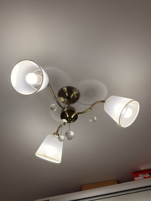 Люстры каждая по 10000 тыс