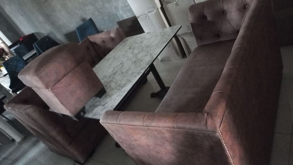 комплект, стол еки диваны менен сатылады