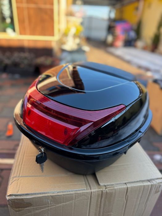 Portbagaj cutie / negru lucios cu cheie